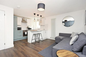 JOIVY Contemporary Royal Mile Apartment with Balcony